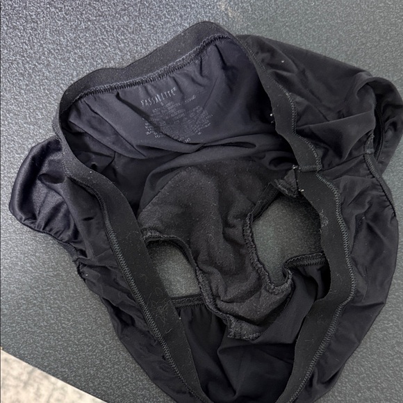 Vassarette Black Panties pre loved - Picture 2 of 2
